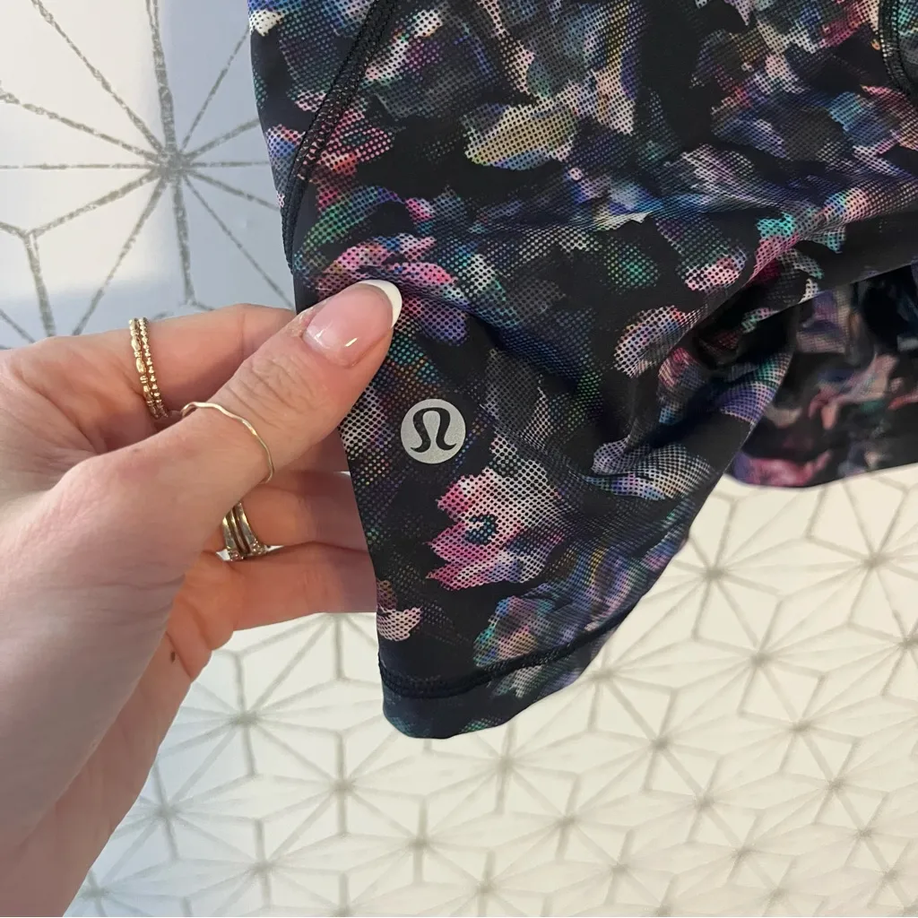 Lululemon Fast and Free Short 6" *Non-Reflective
Activate Floral Multi - Image 7