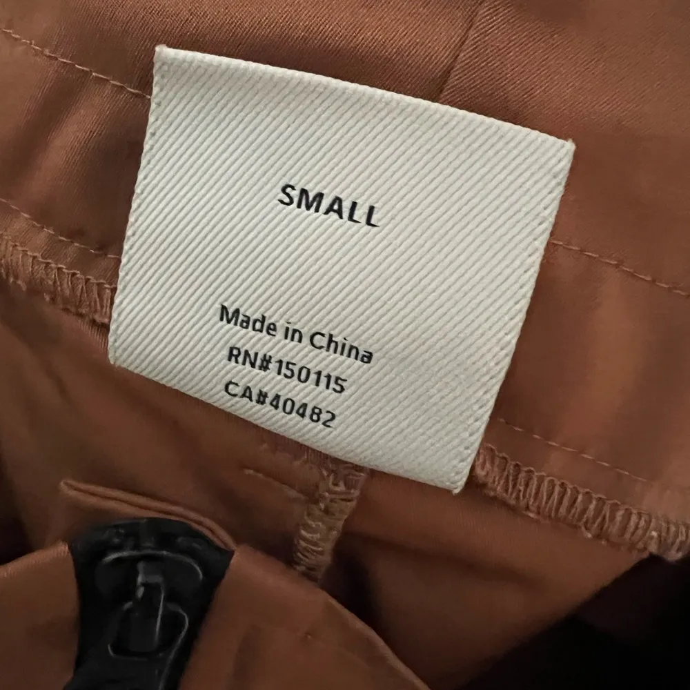 Varley  Woman’s High Wasted Cargo Shorts - Image 3