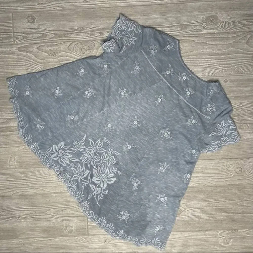 NWOT cotton Caite embroidered flair fit hand dyed oversized short sleeve t shirt Gray - Image 2