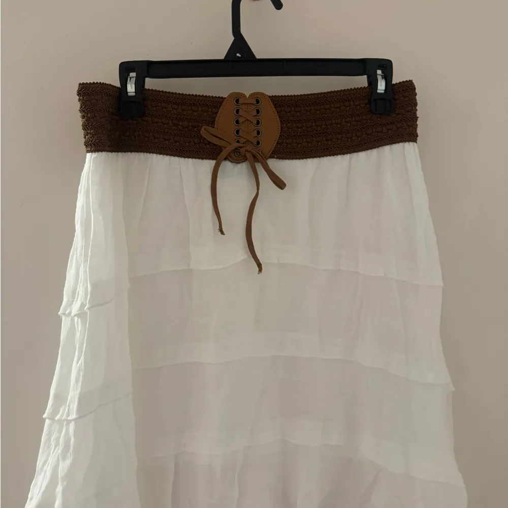 trendy white layered skirt with brown belt size L perfect for festivals/summer Size L - Image 2