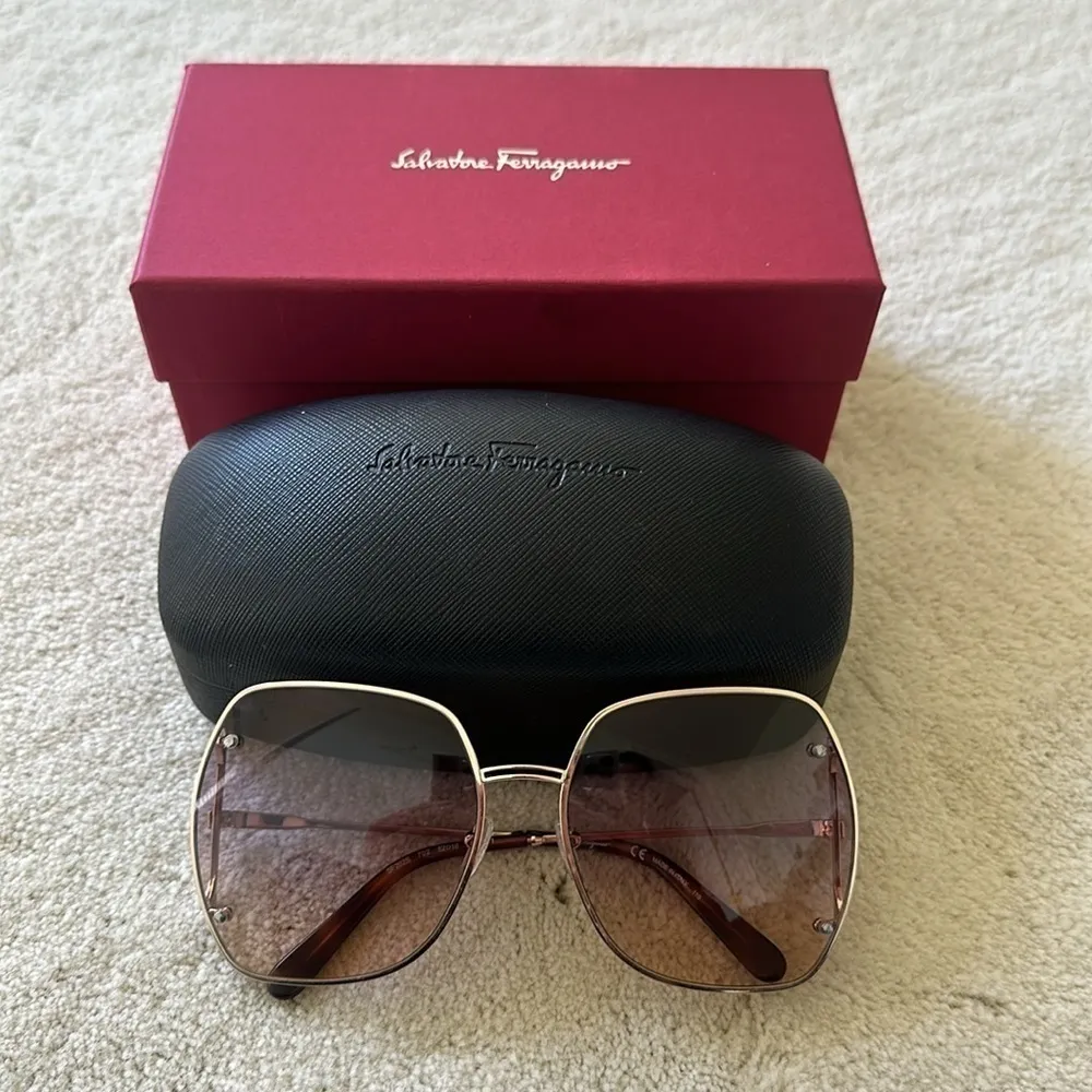 Ferragamo Gancio 62mm Gradient Square Sunglasses in Rose Gold/Violet - Image 3