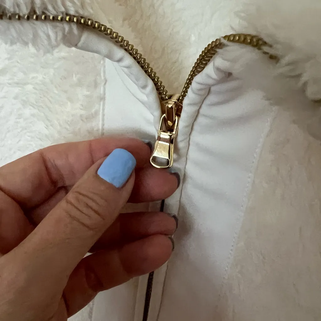 Sonoma Women's Plush Off-White Teddy Jacket - Image 11