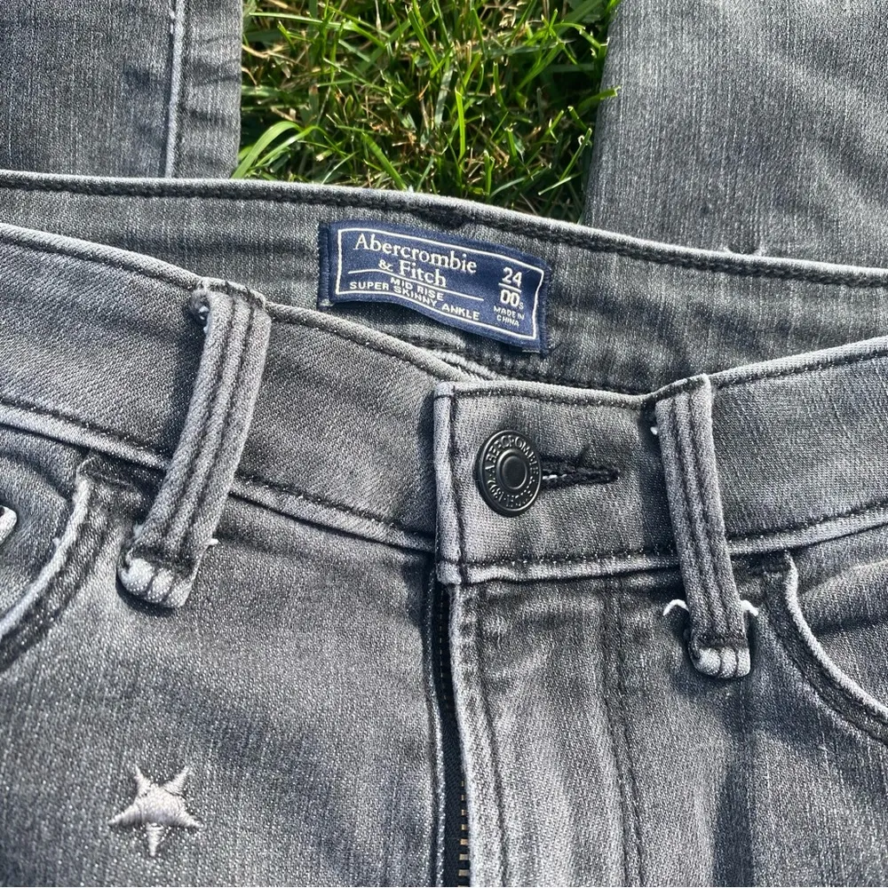 Abercrombie & Fitch Mid Rise Super Skinny Ankle Jeans Stars Black Gray - Image 4