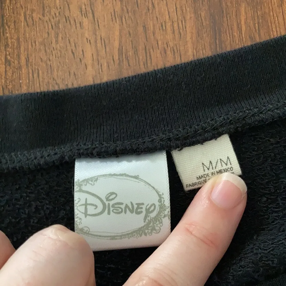 Disney Winnie the Pooh Graphic Boatneck Sweater Black Size Medium Mom Like New - Image 11