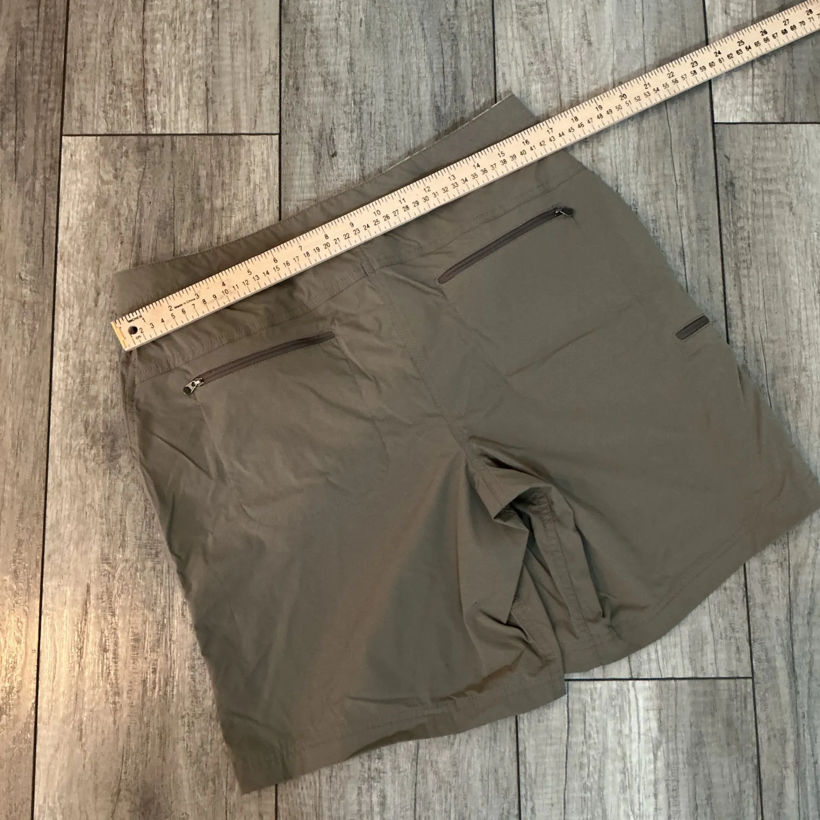 LLBean Women's Size 12‎ Khaki Zip Pocket Hiking Outdoor Shorts Lightweight Brown - Image 6