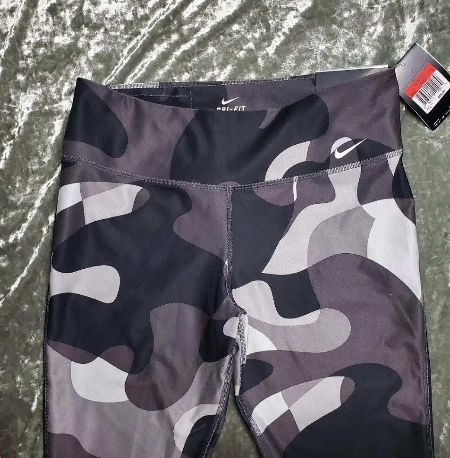 Camo Cropped Leggings - Image 3