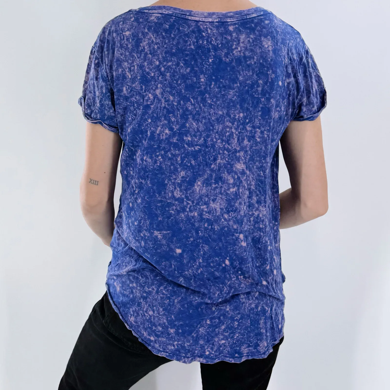 American Eagle Soft & Sexy Acid Wash V-neckline Short Sleeve T-Shirt Size Small - Image 5