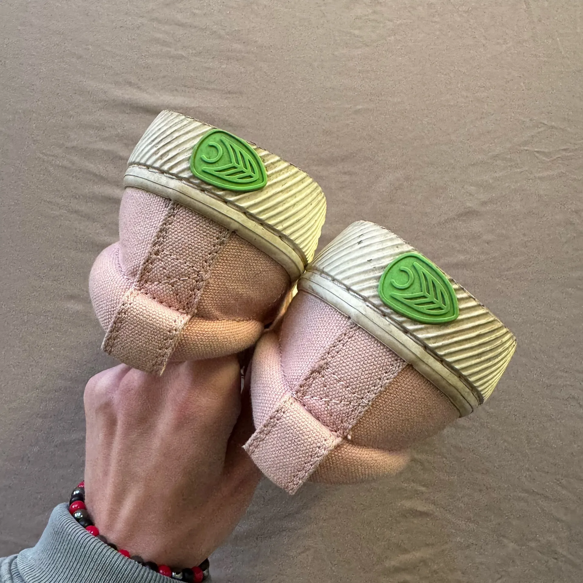 Cariuma OCA LOW Canvas Sneakers - Image 10