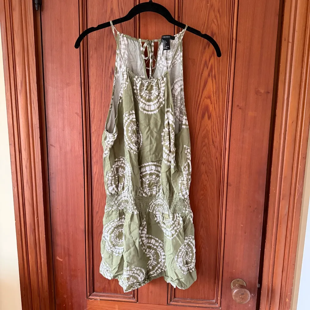 Forever 21  Green and White Patterned Romper Size Large - Image 2