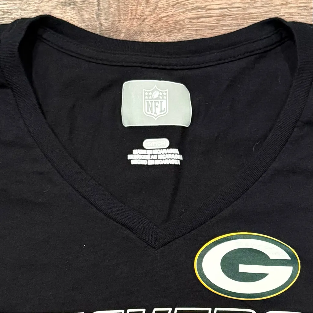 Green Bay Packers NFL Football Team Women’s Short Sleeve Black Tshirt Size Small - Image 2