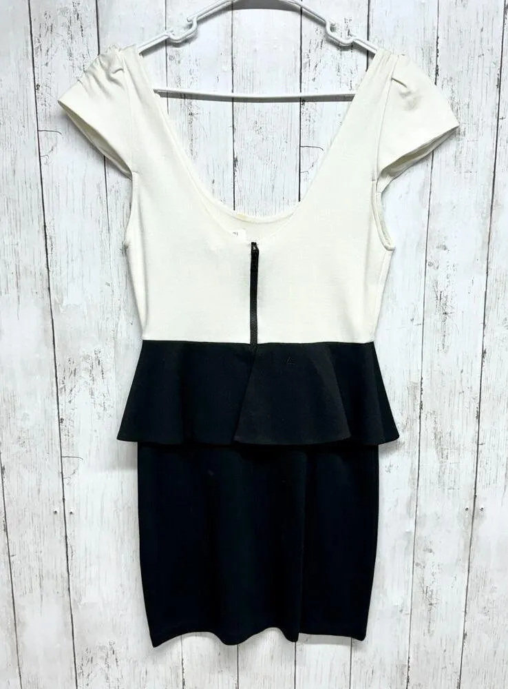 Alice + Olivia Dress Women Size 8 Black Harris Peplum Mini Employed Sleeveless - Image 6