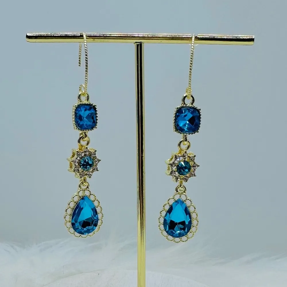 French Style Gorgeous Blue Crystal Earrings - Image 3