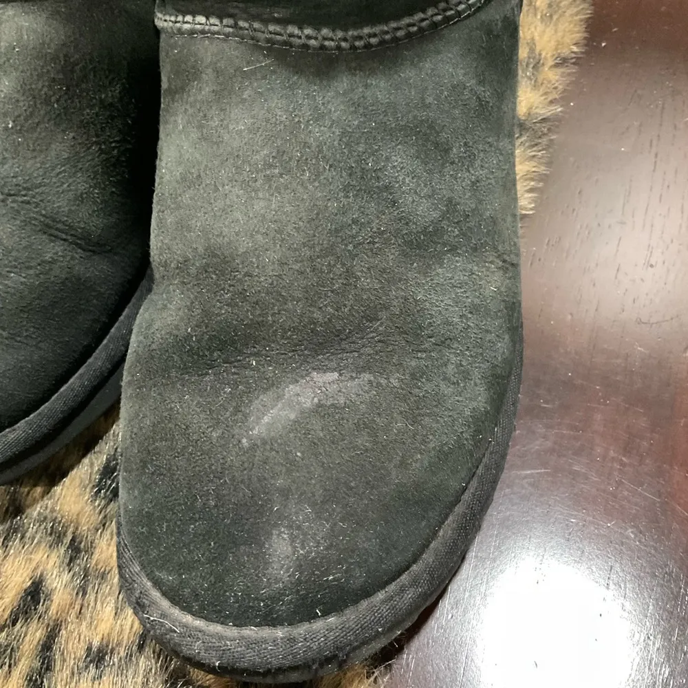 UGG  CLASSIC SHORT BOOTS - Image 4