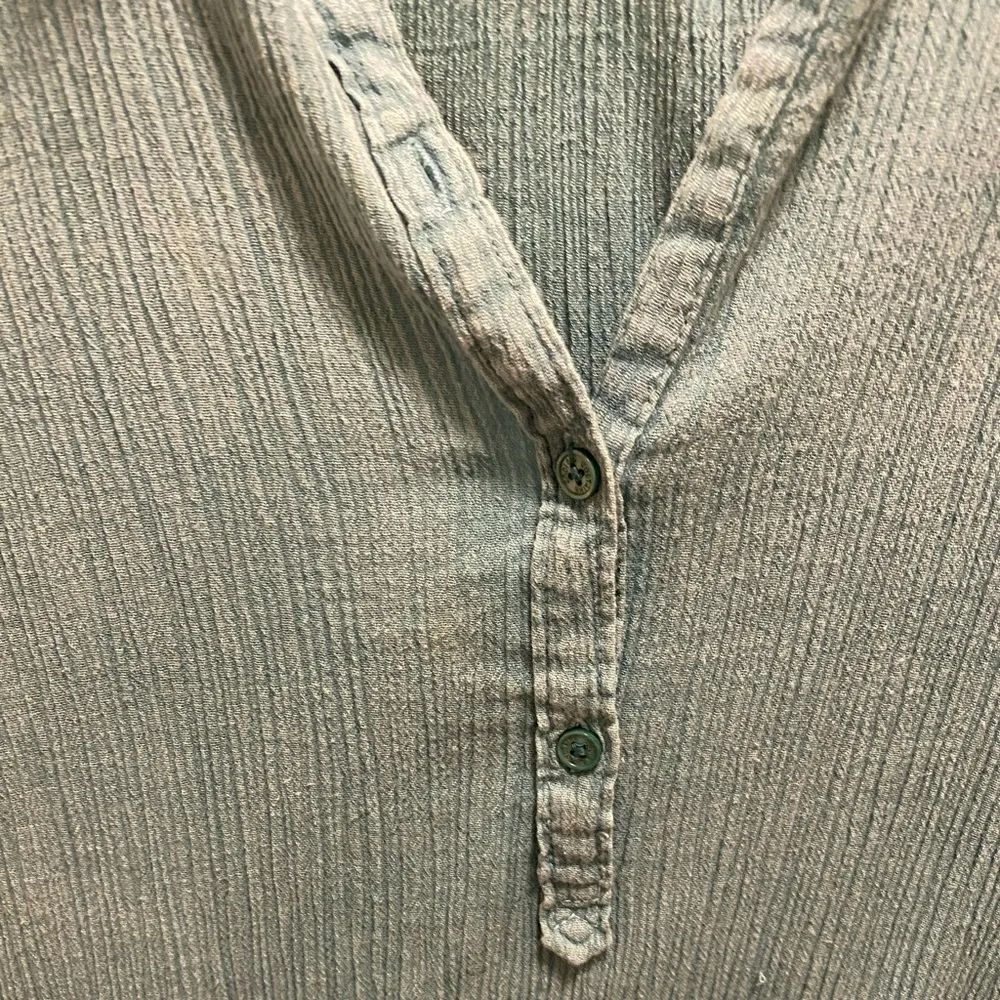 Zadig & Voltaire Tone Crinkle Button Front Long Sleeve Top Size Medium - Image 11