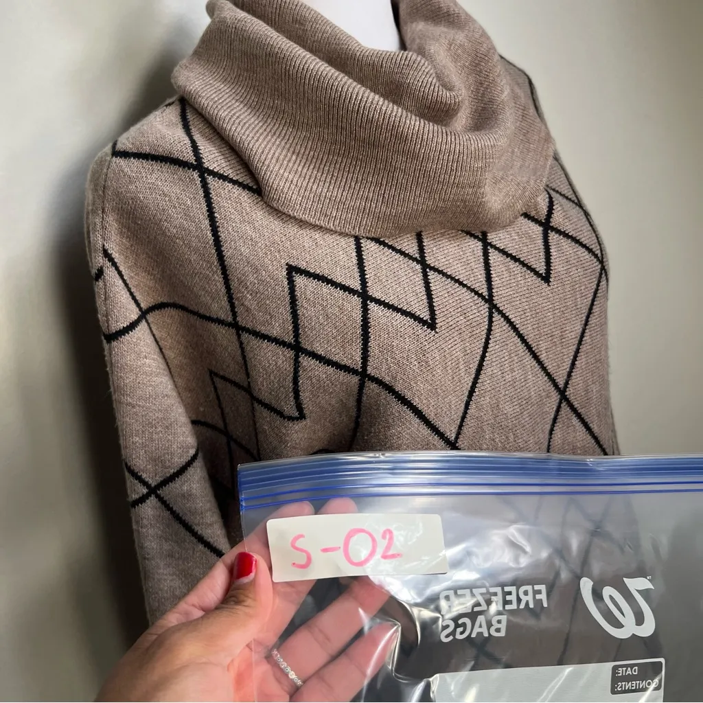 Design History anthropologie casual Brown and Black swater cowl neck size M - Image 5