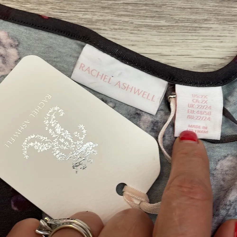 NWT  Gray with Lavender, Pink, Red Floral Print 3/4 Sleeve V-Neck - Image 7