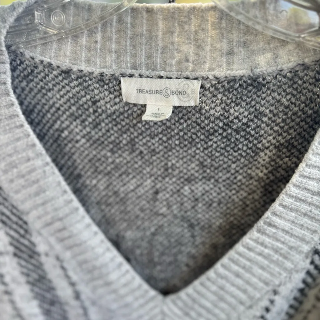 Treasure & Bond Light Gray V-Neck Sweater - Image 2