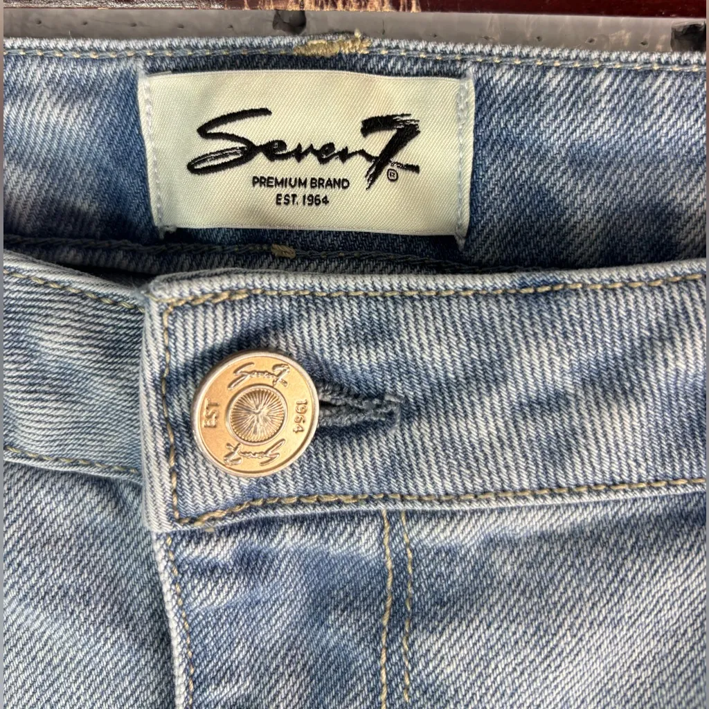 Seven7 Loose Straight 20W Women's High Rise Light Wash Jeans - Image 7