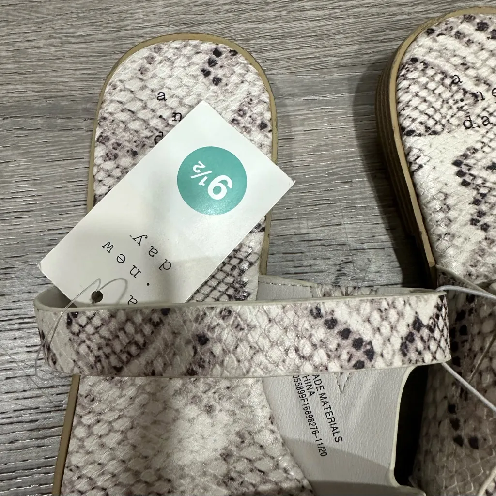 A new day Snakeskin Patterned Sandals 9.5 - Image 3