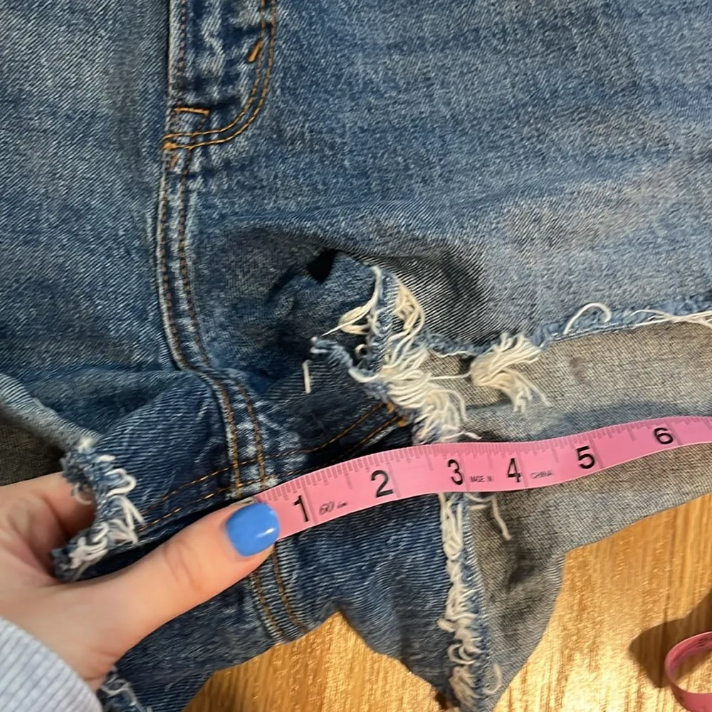 Abercrombie & Fitch Curve Love Distressed The Mom Short High Rise Sz 18/34 - Image 4