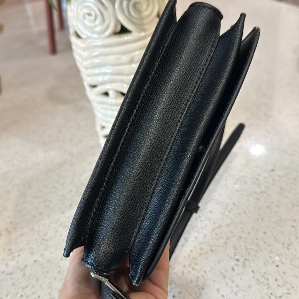 🖤KARL LAGERFELD PARIS
Lourdes Mini Leather Crossbody
🚫No Charm Chain Accessory - Image 6