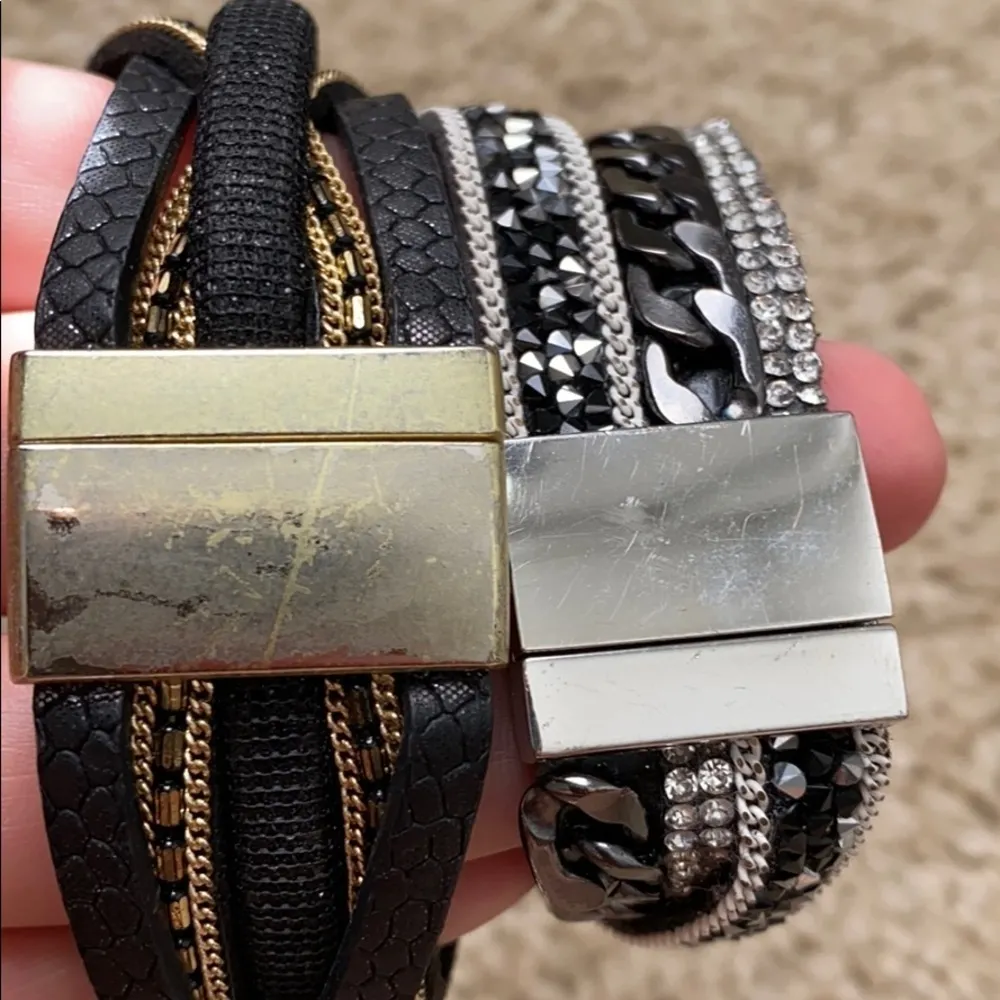 EXPRESS  magnet close bracelets blk/gld blk/silver - Image 5