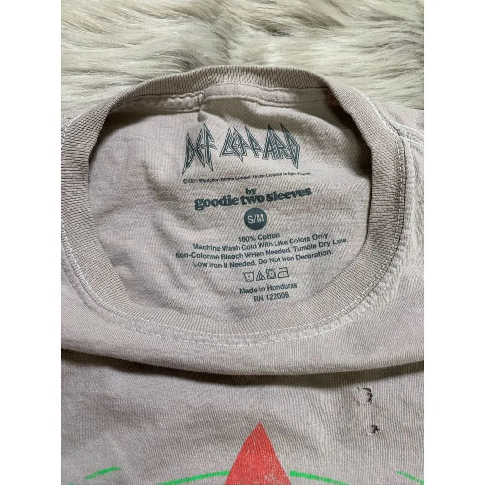 Distressed Def Leppard Band  Tee S/M - Image 3
