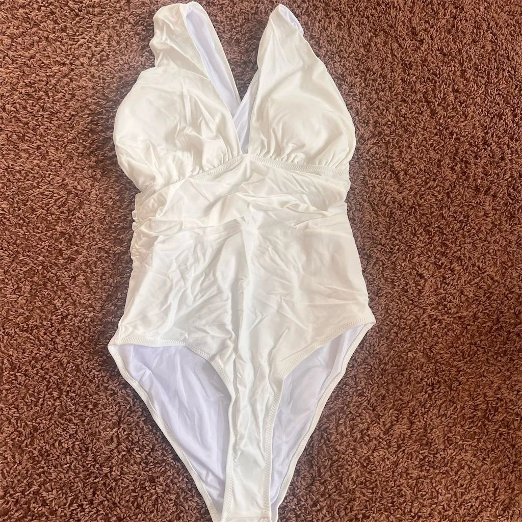 Hilinker Women's White Halter One Piece Swimsuit Size Medium Tummy Control NWOT - Image 2