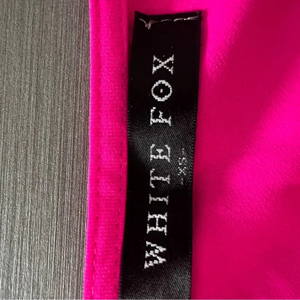 White fox hot pink tie front top - Image 3