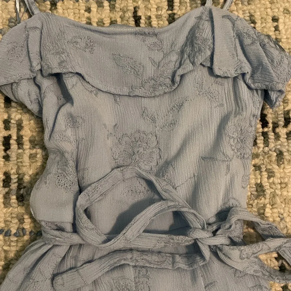 Francesca’s embroidered lace layered romper with belt - Image 2