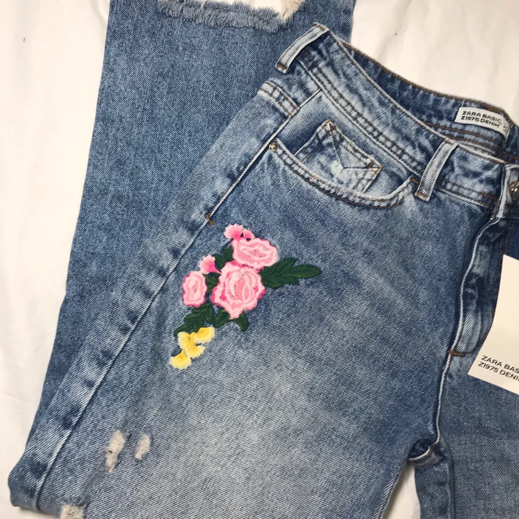 ZARA  Basic Cropped Flare Pants Size 6 - Image 2