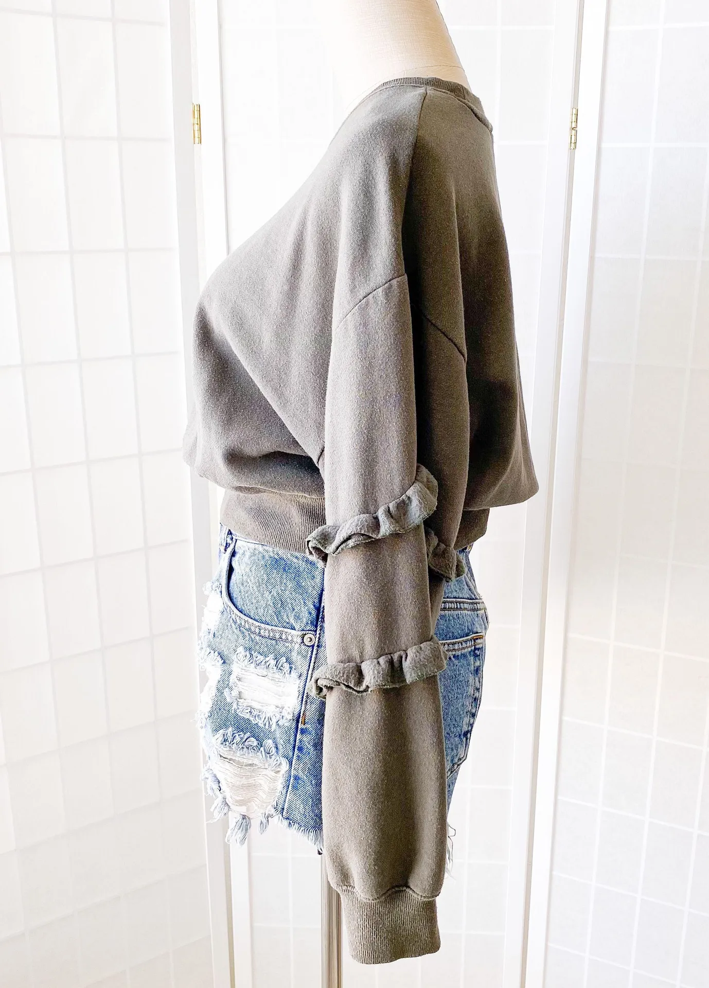 Olive Green Ruffled Sleeve Crop Sweatshirt - Image 5