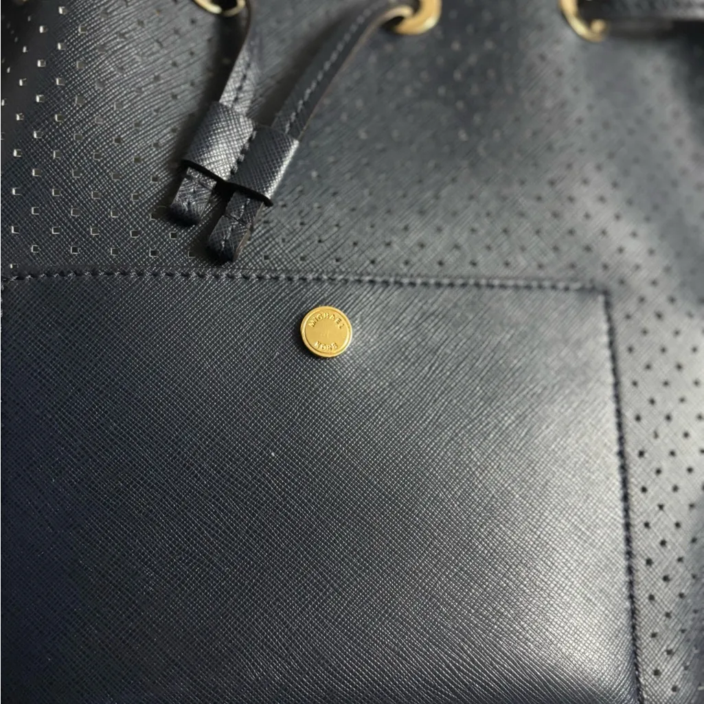 Micheal Kors Navy Blue Perforated Bucket Bag with long strap brand new - Image 13
