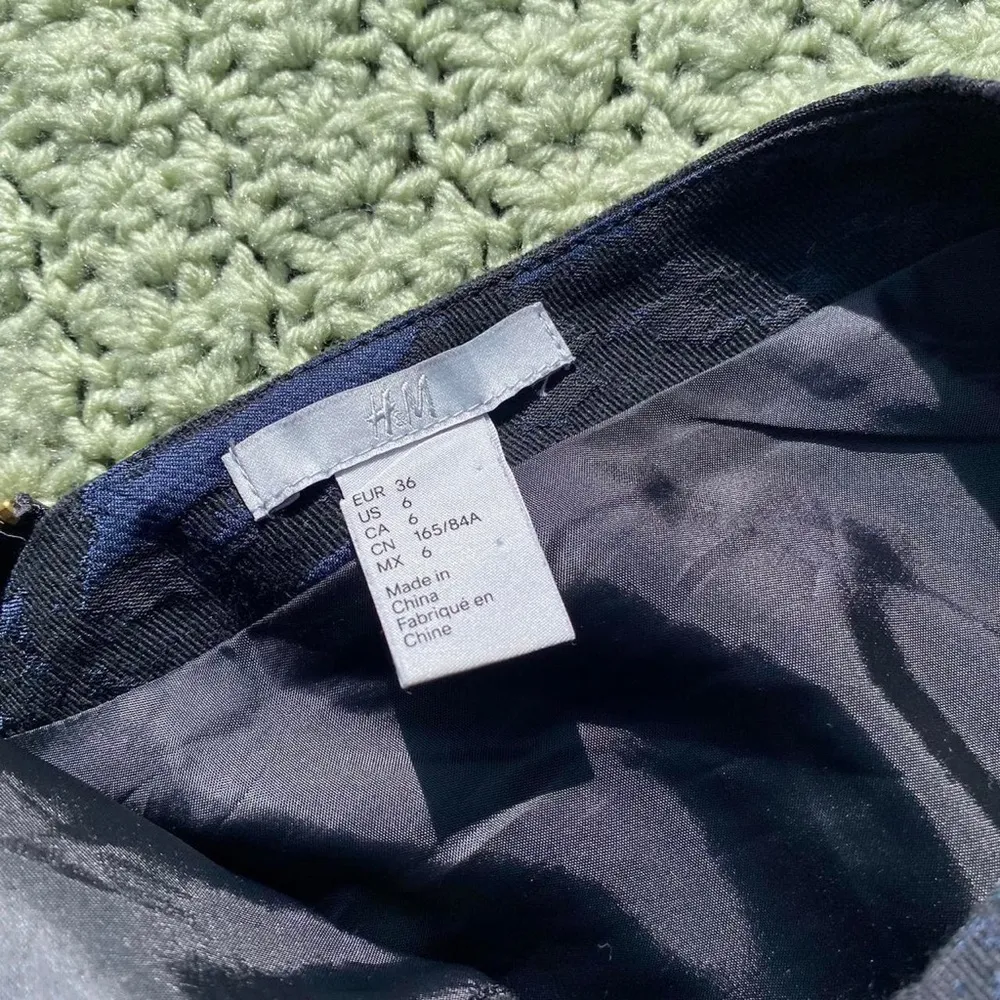 H&M business wear dress
Women’s size 6 - Image 3