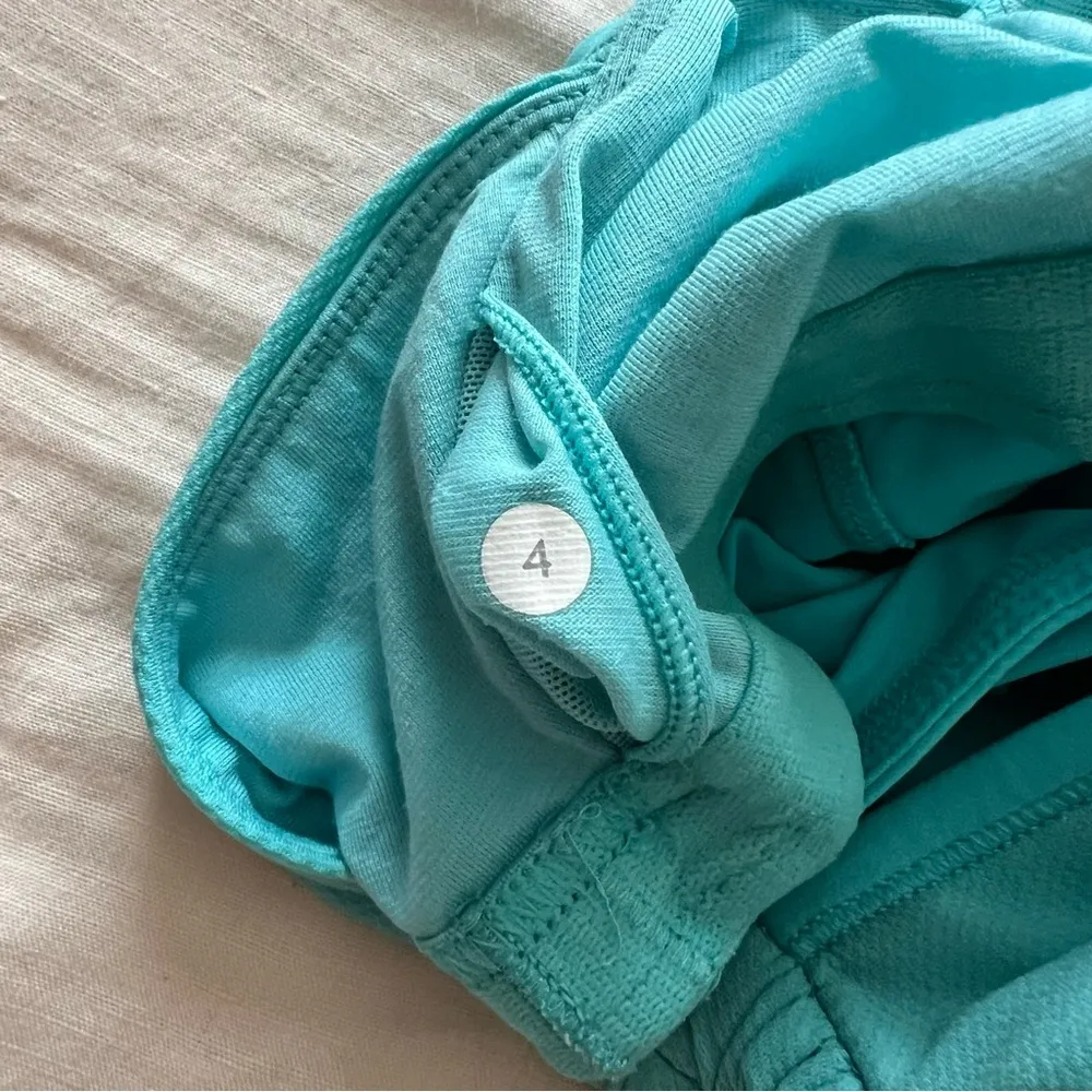 Lululemon Athletica Light Blue Turbo Tank Top sz 4 shelf bra - Image 5