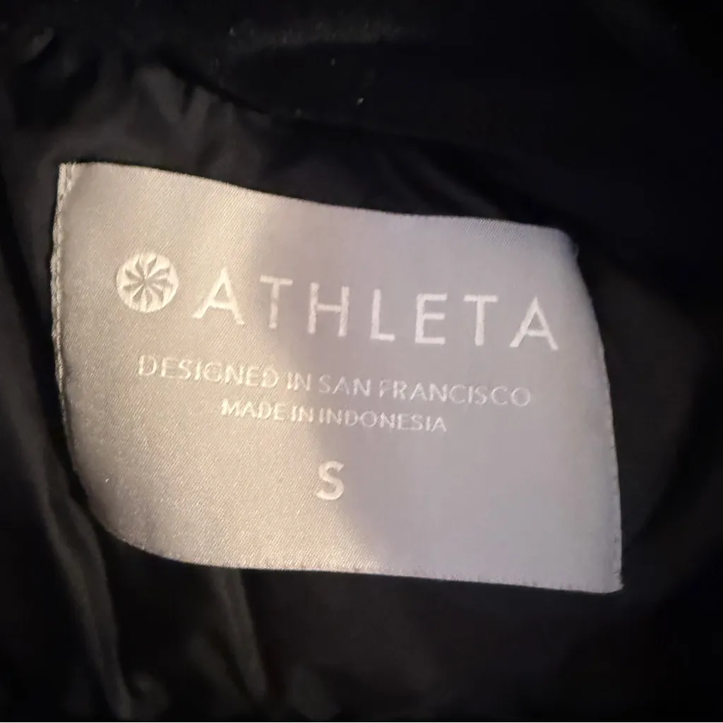 Athleta  Black Quilted Vest Womens Small - Image 3