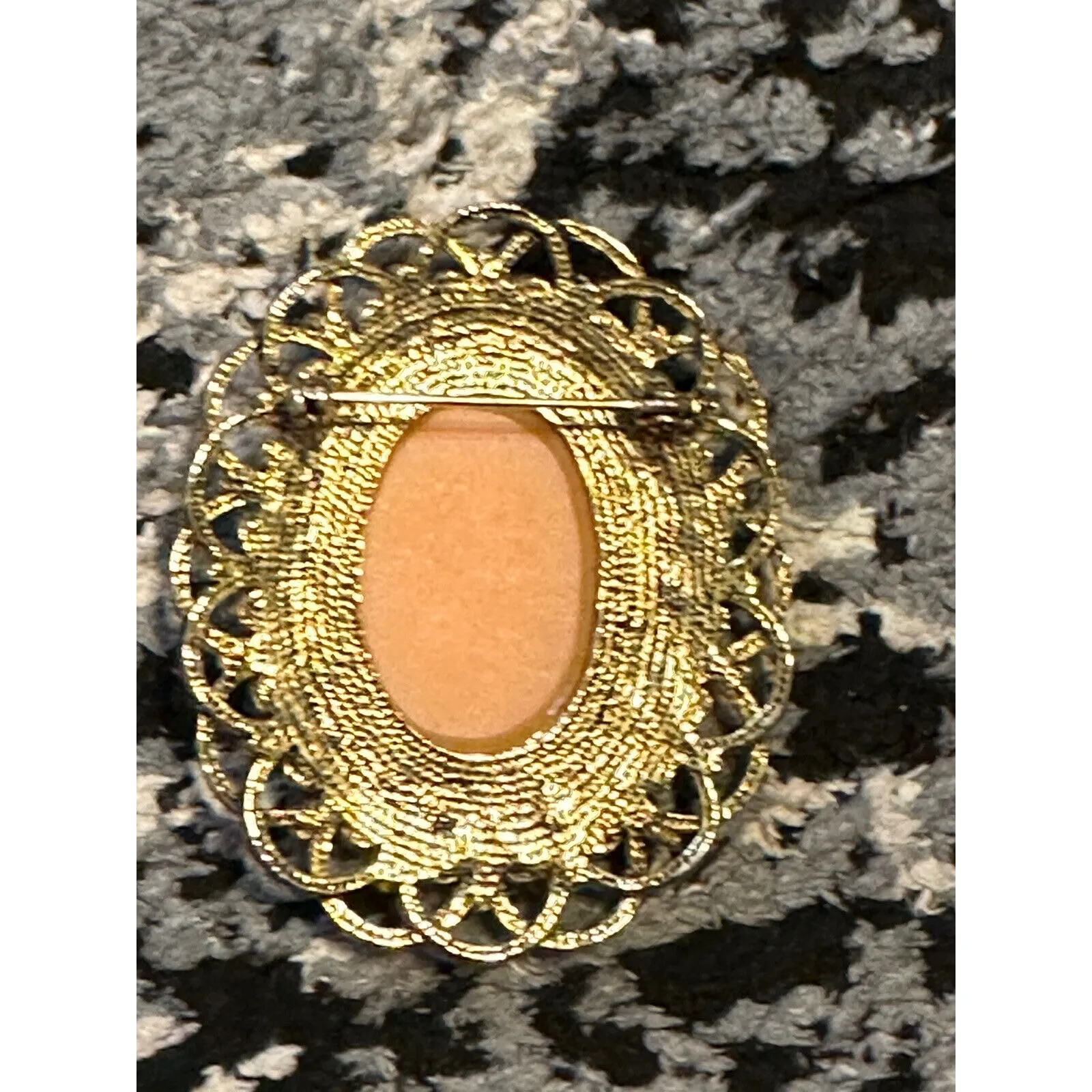Vintage Cameo Brooch Pin Yellow/Gold Stone Detail Trim Unbranded - Image 2
