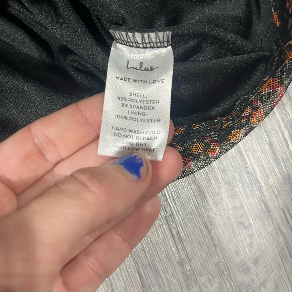 Lulu’s Black Floral Print Ruched Mesh Crop Top; New; medium women’s - Image 4