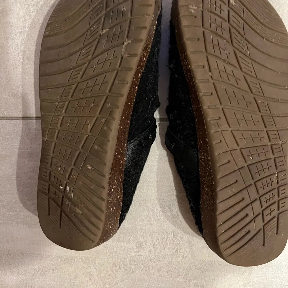 Earth Origins Jenna slip on clogs. Size 7 1/2 - Image 2