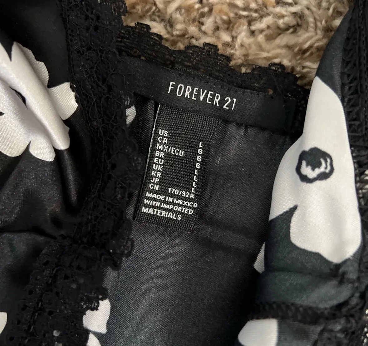 Black & White Floral Print Crop Top - Image 5