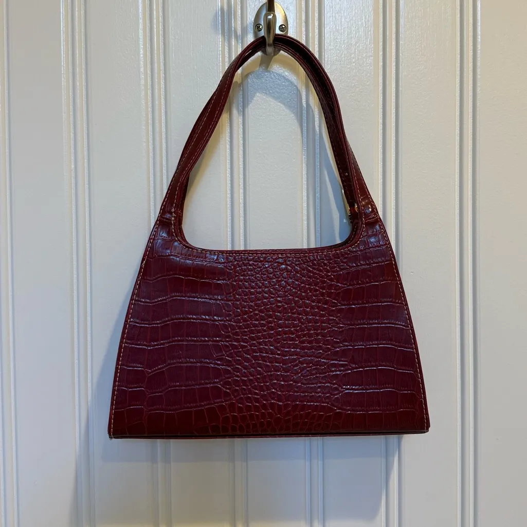 Liz Claiborne Women's Bag Purse Handbag Red Patent Crocodile Leather - Image 6