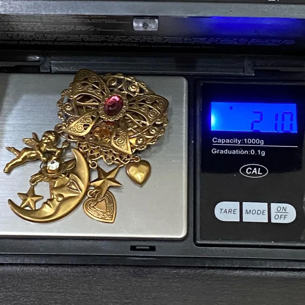 Vintage Victorian Unsigned Ornate Celestial Moon Stars Cherub Charm Brooch Gold - Image 9