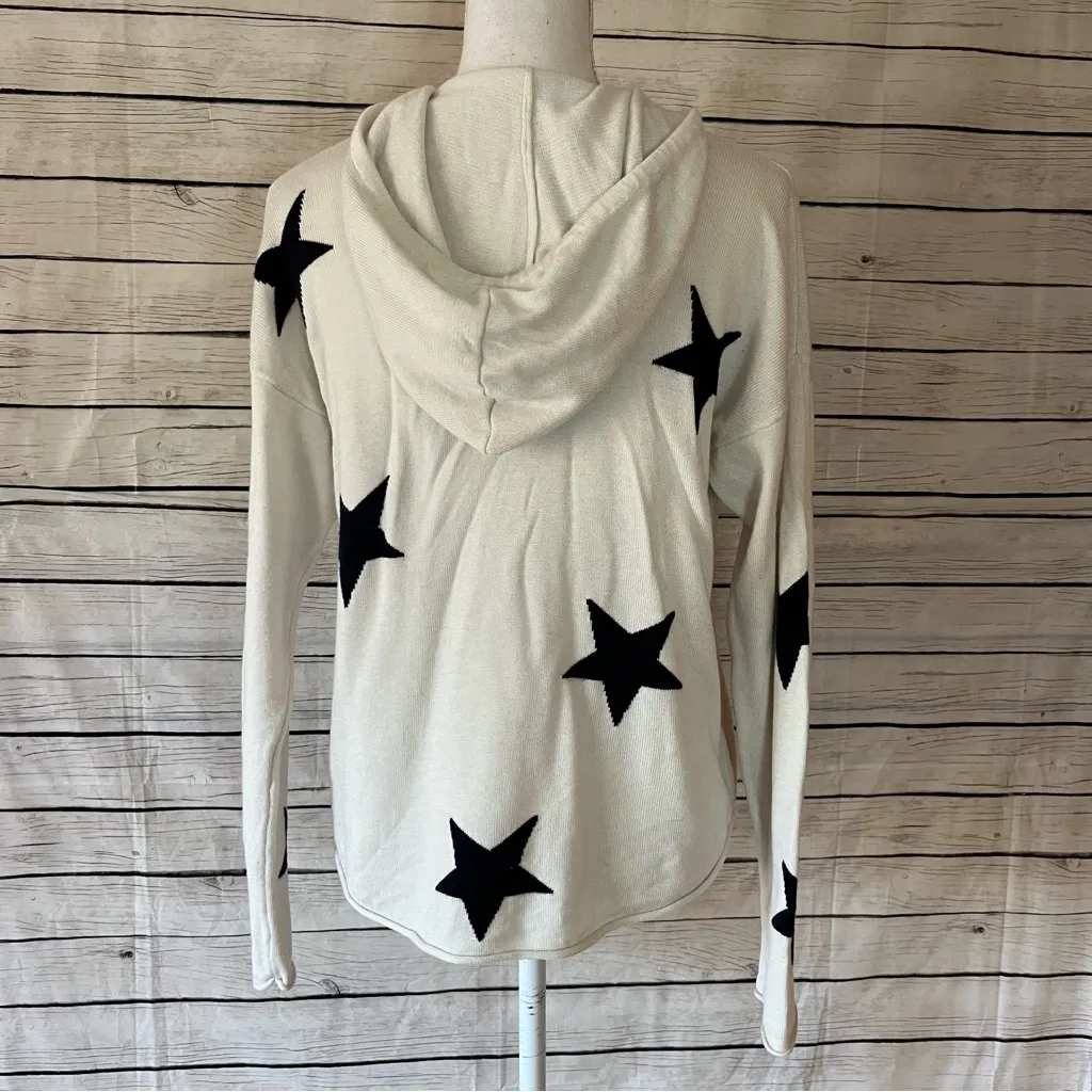 Rachel Zoe White Cashmere Long Sleeve Hoodie with Black Graphic Stars - Image 5