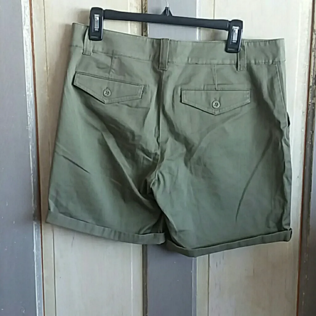 New York and Company Army Green Cuffed Shorts Size 8 - Image 2