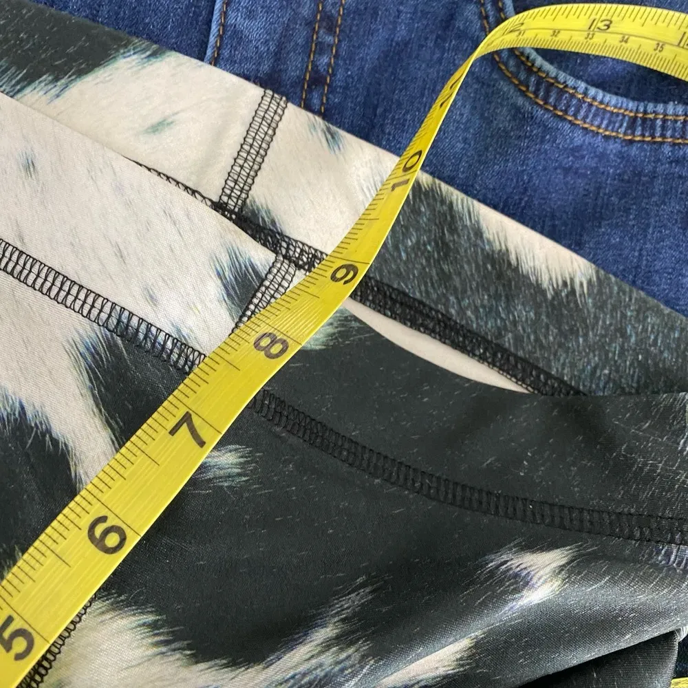 TEREZ Cowhide Print Capri Leggings Activewear Black White & Gray Size Small - Image 8