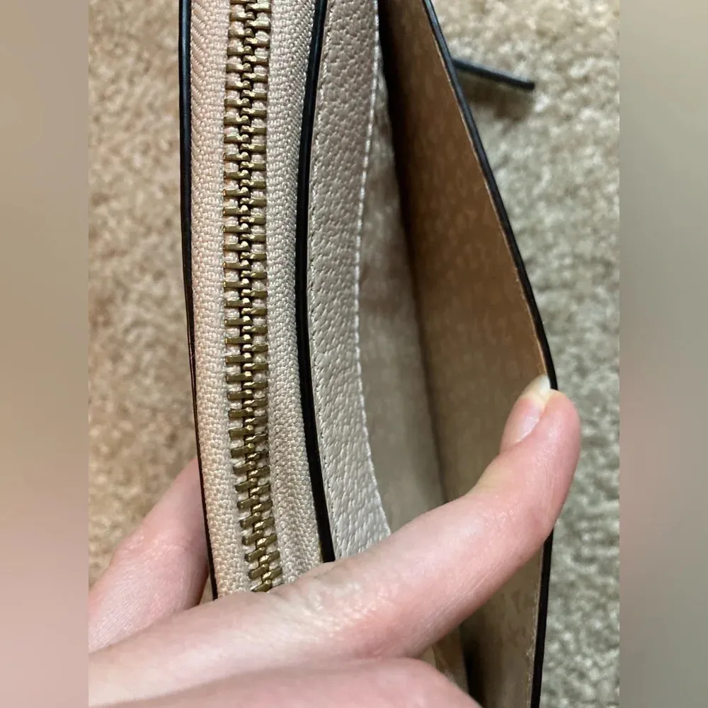 Like New Kate Spade Bay Street Pebbled Leather Zip Around Wallet - Image 5