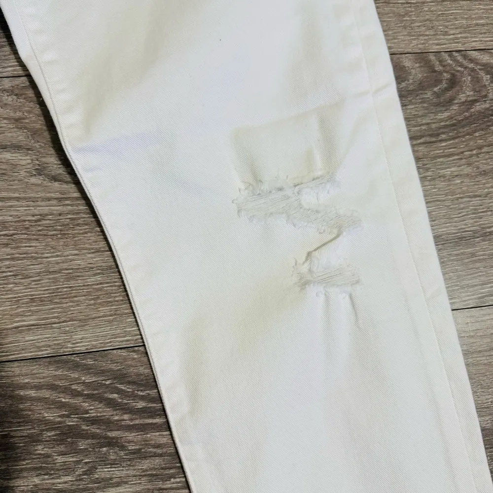 Express Boyfriend Mid Rise White Stylish Ripped Jeans Size 2L / 24 Cotton Blend - Image 7