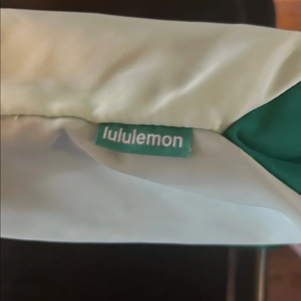 Lululemon Water Bottle Crossbody with Drawstring and Zipper Pocket - Teal Green - Image 4