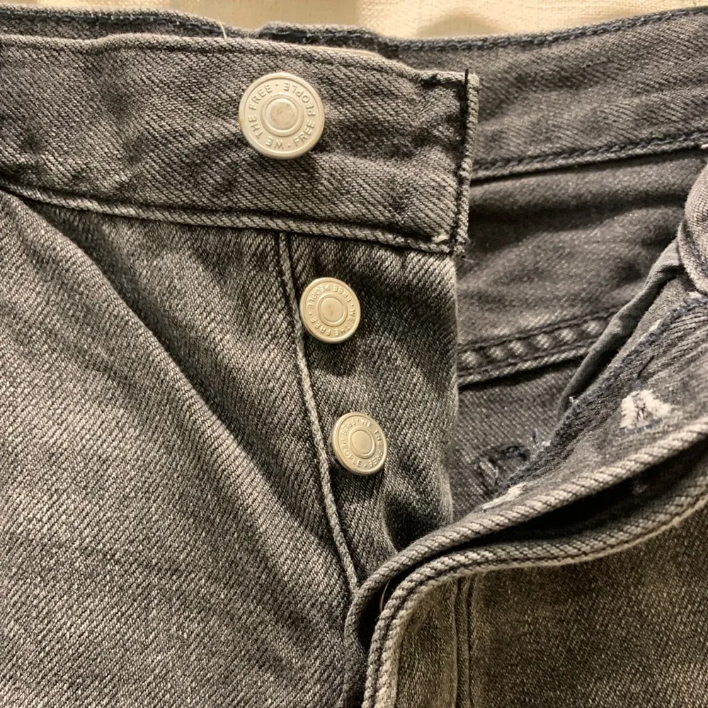 Ladies size 29; We The Free Free People‎ Black Cutoff Jean Shorts - Image 4