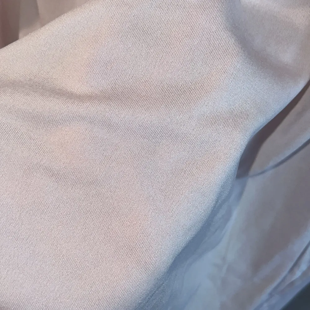 Women’s athletic top - Image 3